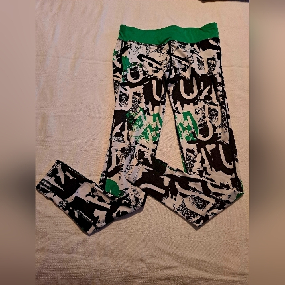 Under Armour women's size Medium green, black & white fitted coldgear VGUC